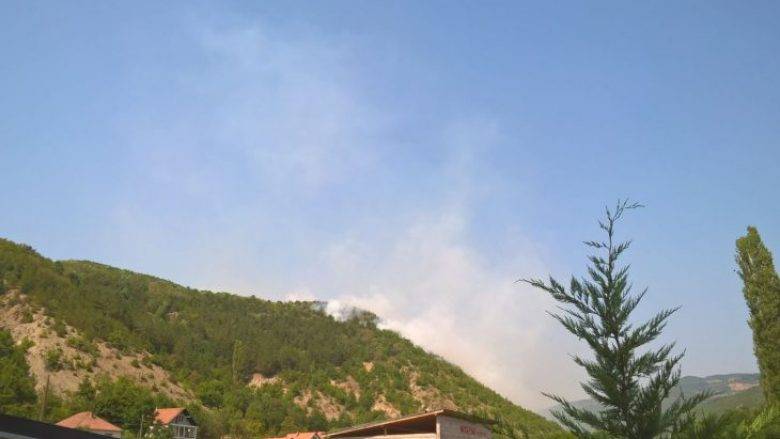 Mitroviça Civar Köylerinde Alevler Evlere Yaklaşıyor