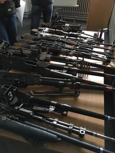 Polis, Drenica'da Büyük Miktarda Silah Ele Geçirdi