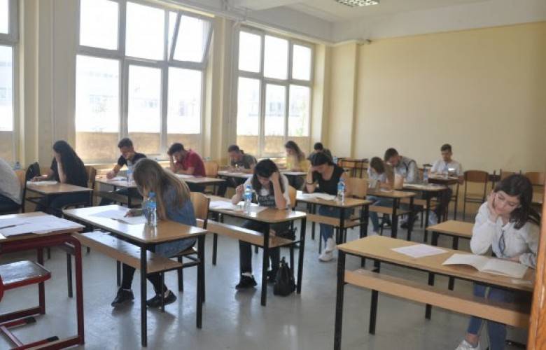 Mezuniyet Sınavının İlk Bölümü Başarılı Geçti