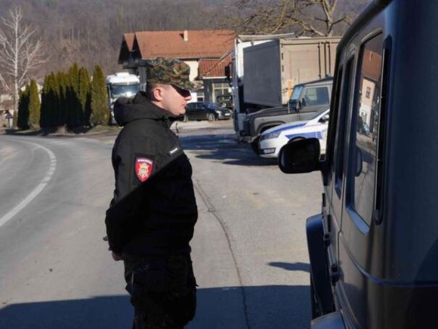 Sırbistan, Kosova'da Savaş Suçu İşlediğinden Şüphelenilen İki Lişiyi Tutukladı
