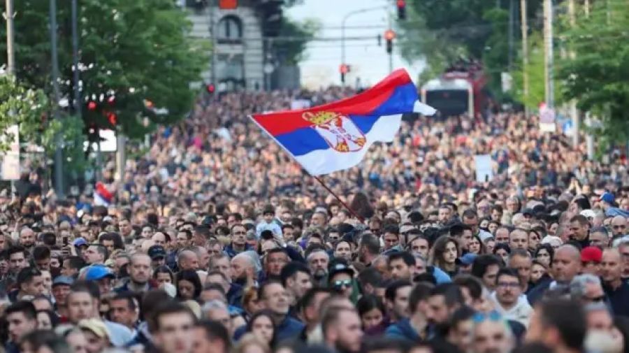 Sırbistan’da öğrenci protestoları Cumhurbaşkanı Vuçiç’i zorluyor
