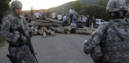 Sırplar Rudare'de Yolu Kapattı