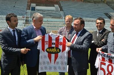 Sivasspor, Kosova'da Priştine ile Dostluk Maçı Oynayacak