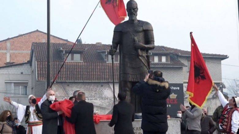 Prizren’de Skenderbeg Heykeli Dikildi