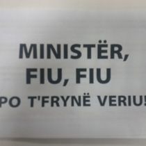 Vetvendosje Bakan Rexhepi'ye Hakaret Etti