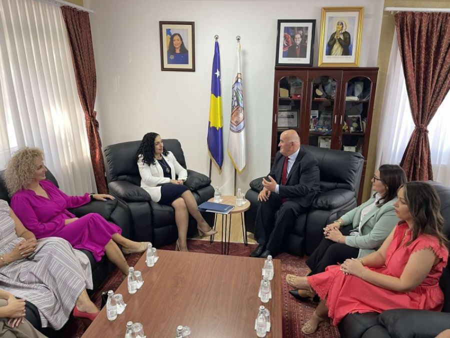 Cumhurbaşkanı Osmani Vitia Baelediyesi'ni Ziyaret Etti