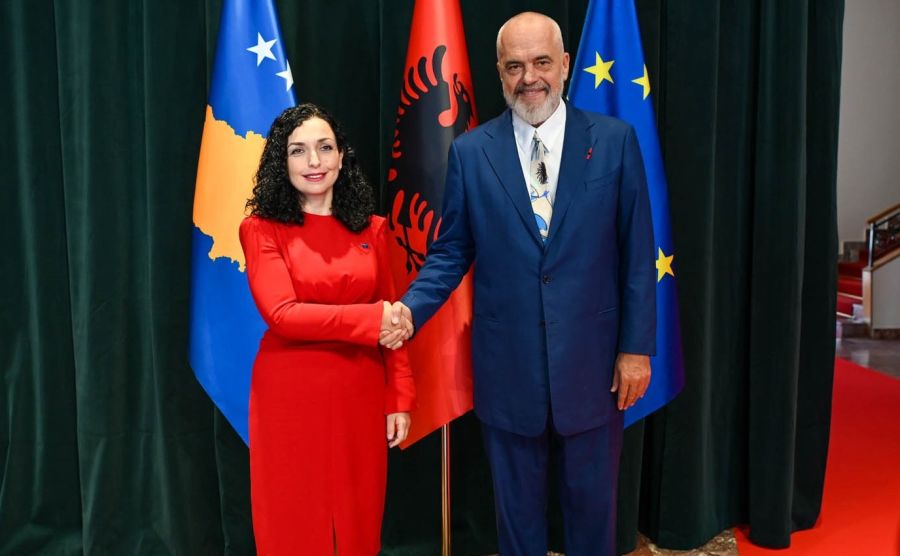 Osmani, Arnavutluk'u AB Üyelik Müzakerelerini Başlattığı İçin Kutladı