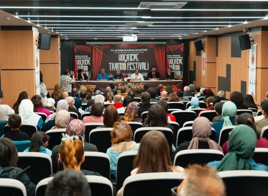 Sonay Buş, Kosova’yı 1. Uluslararası Afyonkarahisar Kocatepe Tiyatro Festivali’nde Temsil Etti