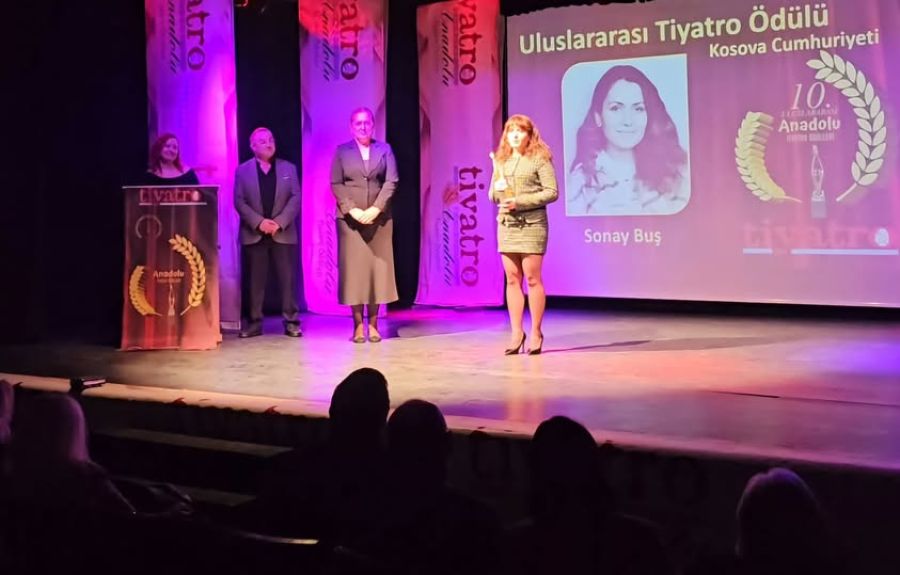 Sonay Buş'a 'Uluslararası Tiyatro Ödülü' 