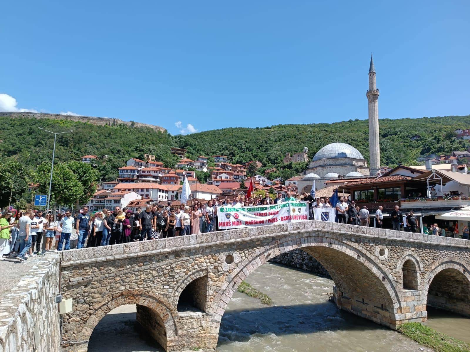 Srebrenica Katliamının Yıldönümü Nedeniyle Prizren’de Barışçıl Yürüyüş