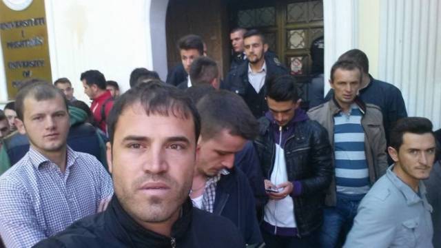 Öğrenciler Rektörlük Binasını Bugün Yine Bloke Ettiler