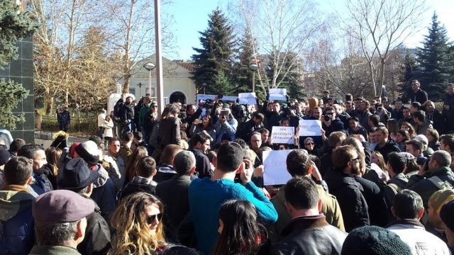 Öğrencilerin Rektörlük Önünde Protestosu Başladı