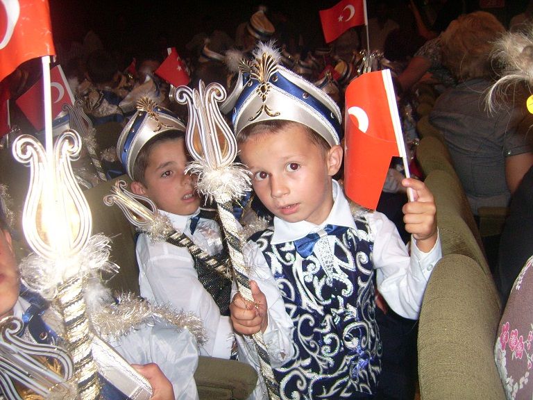Vuçitırın'da Renkli Sünnet Şöleni