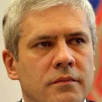 Tadiç İstifayı Kosova'yla Şartlandırıyor