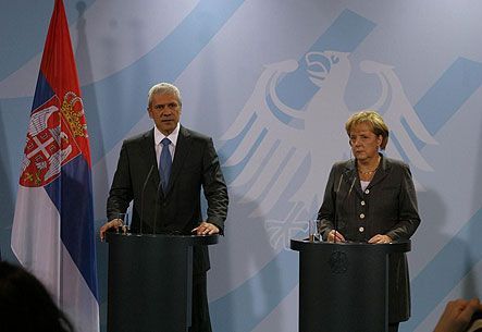 Sırp Basınından Merkel Yorumu