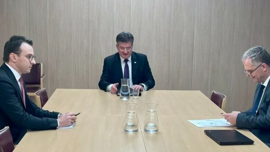 Brüksel'de Üçlü Toplantı Başladı