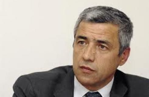 Plakalar Siyasi Bir Karar