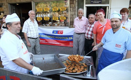 Lokmalar Kosova'nın Tam Bağımsızlığı İçin Döküldü