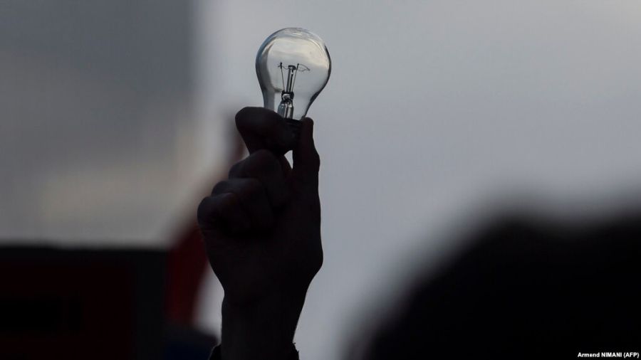 Elektriği Tasarruf Edin, Günde 1 Milyon Euro Elektrik İthal Ediliyor