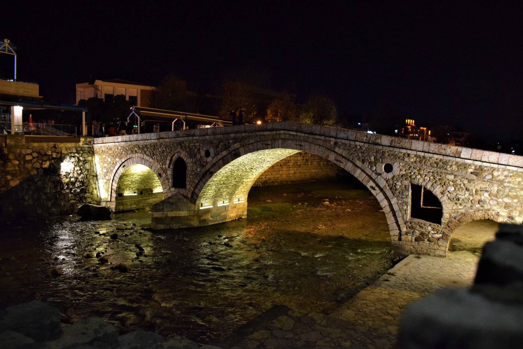 Taşköprü Işıklandırıldı