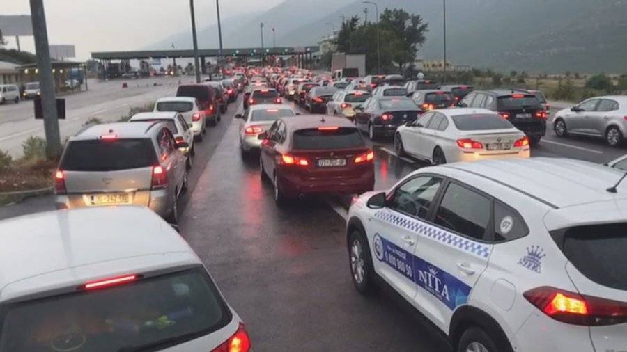 2 Günde Kosova’dan Arnavutluk’a 15 bin Kişi Gitti