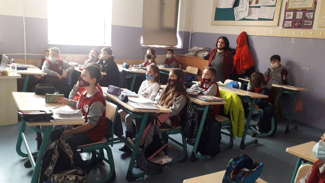 Priştine’nin “Elena Gjika” İlkokulunda Atatürk Hüzün ve Gururla Anıldı