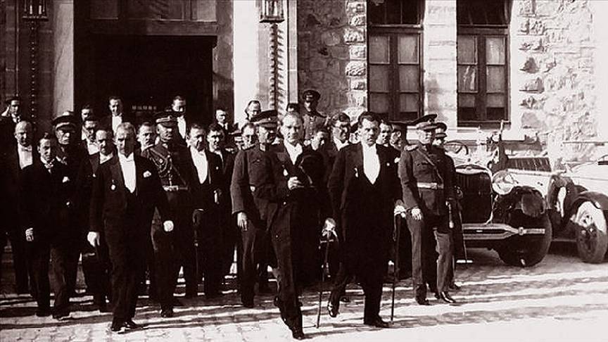 Türkiye Cumhuriyeti 98 Yaşında!