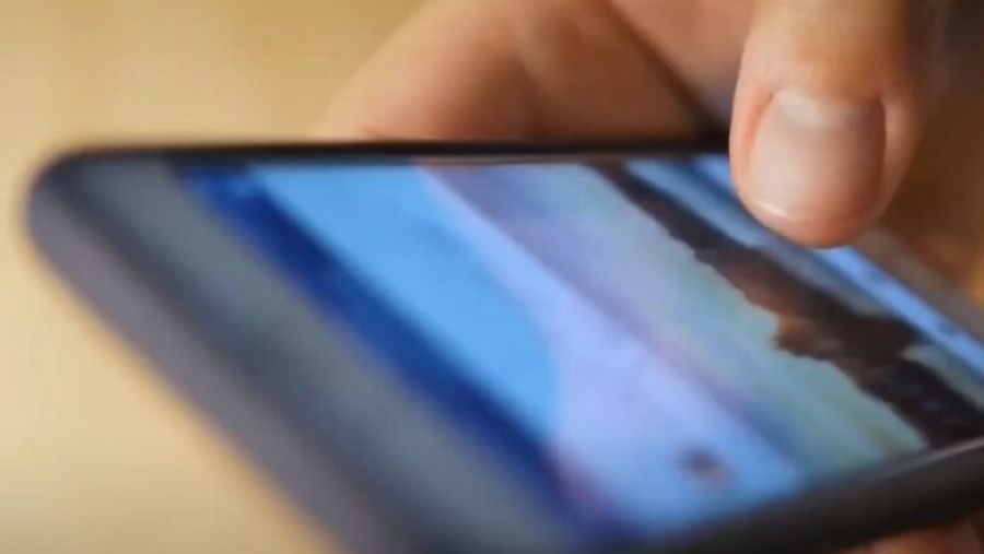 Kosovalı Öğrencilerin %40'ı Telefonda 