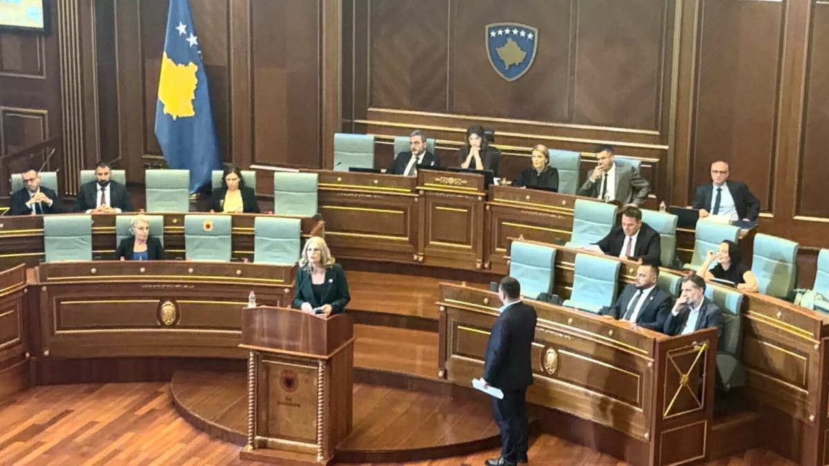 Meclis'te Gerilim: Teuta Haxhiu Konuşma Süresi Dolduktan Sonra Kürsüden Ayrılmadı