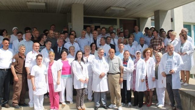 Thaçi: Sağlık İşçilerinin Maaşları Her Yıl % 25 Oranında Artacak