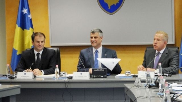 Thaçi, Maaşlar İçin Paraları "Muhafaza Ediyor"