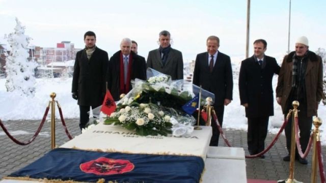 Thaçi: Rugova Devlet Kurucusu