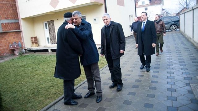 Thaçi Halk Kahramanı Zymberi'nin ailesini Ziyaret Etti