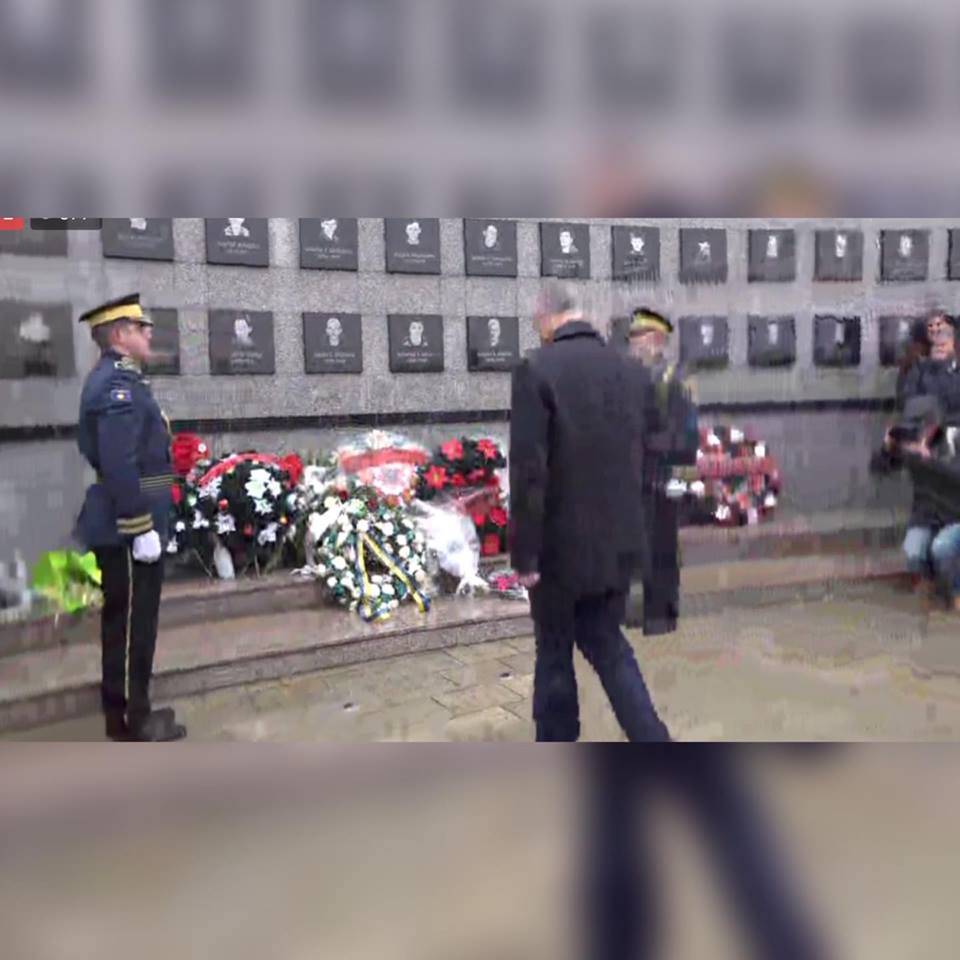 Thaçi ve Haradinaj Reçak’ta Saygı Duruşunda Bulundu