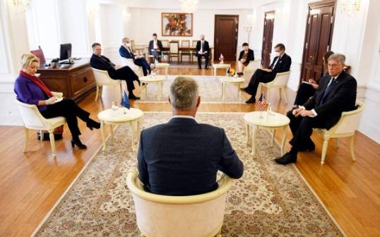 Thaçi, QUINT Ülkeleri Büyükelçilerini Kabul Etti