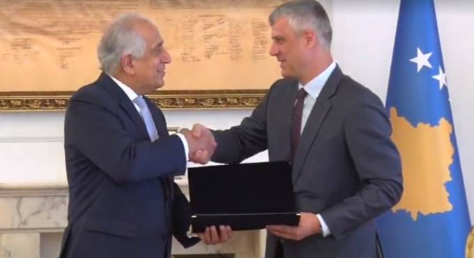 Thaçi,  Büyükelçi Khalilzad'ı Bağımsızlık Nişanı ile Takdim Etti