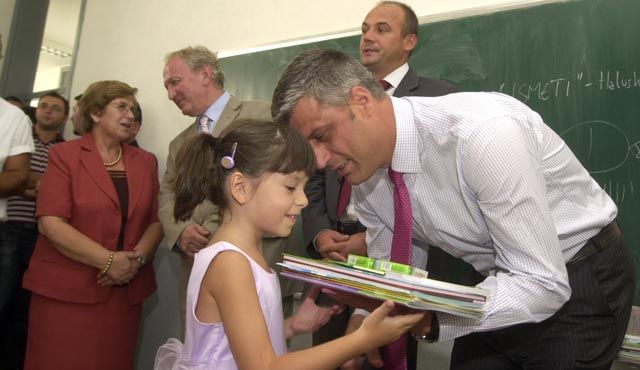Kosova'da Zamlı Maaşlar Tartışılıyor
