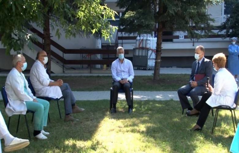 Thaçi, Sağlık Personeline Kurumsal Destek Vaat Etti