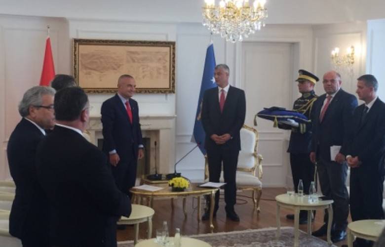 Arnavutluk Kosovalılara Vatandaşlık Versin