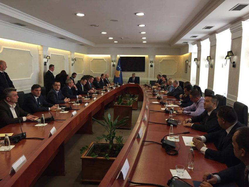 Thaçi,  Siyasi Partiler Temsilcileriyle Bugün Görüşecek