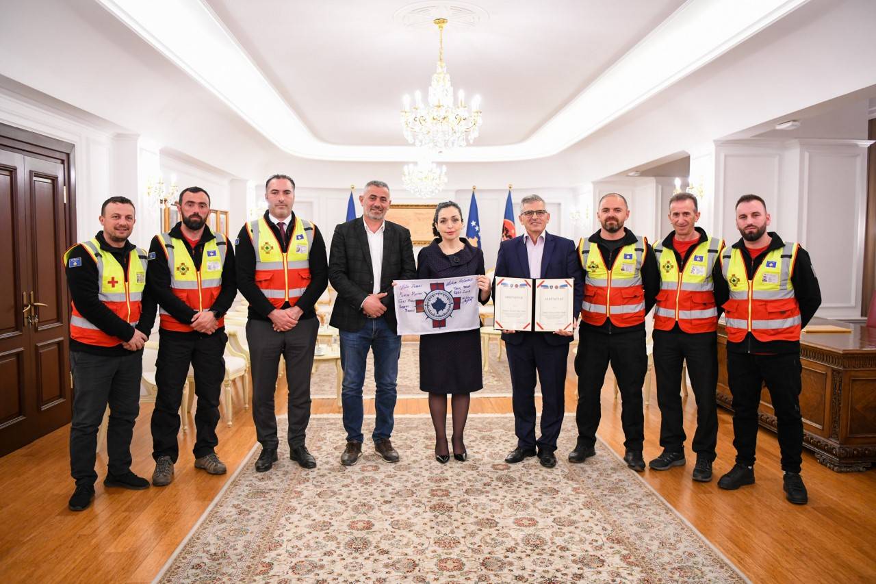 Osmani, Türkiye’deki İnsani Yardımı Nedeniyle Kosova Arama Kurtarma Derneğini Takdir Etti
