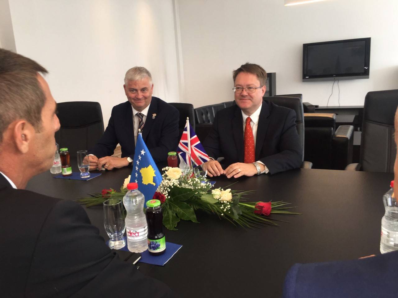 Britanya Büyükelçisi Kosova Gümrüğünü Ziyaret Etti