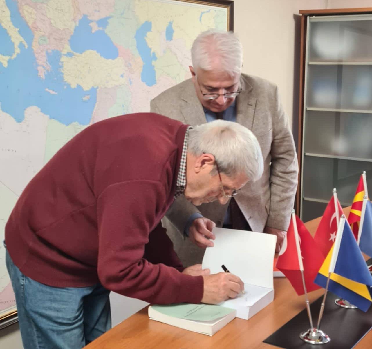 TİKA Başkan Yardımcısı Çevik Kosovalı Yazar Refki Taç’ı Kabul Etti