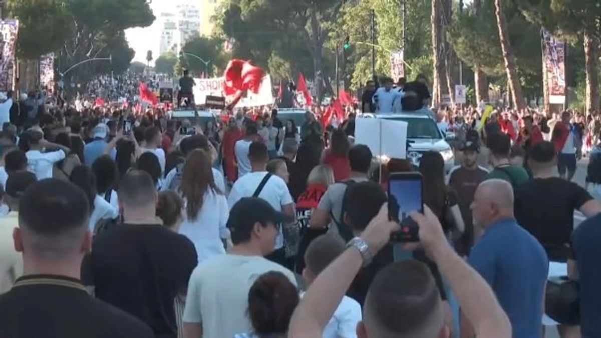 Tiran’da Protestoların 10. Günü: Vatandaşlar Zvërnec İçin Yeniden Meydanlarda