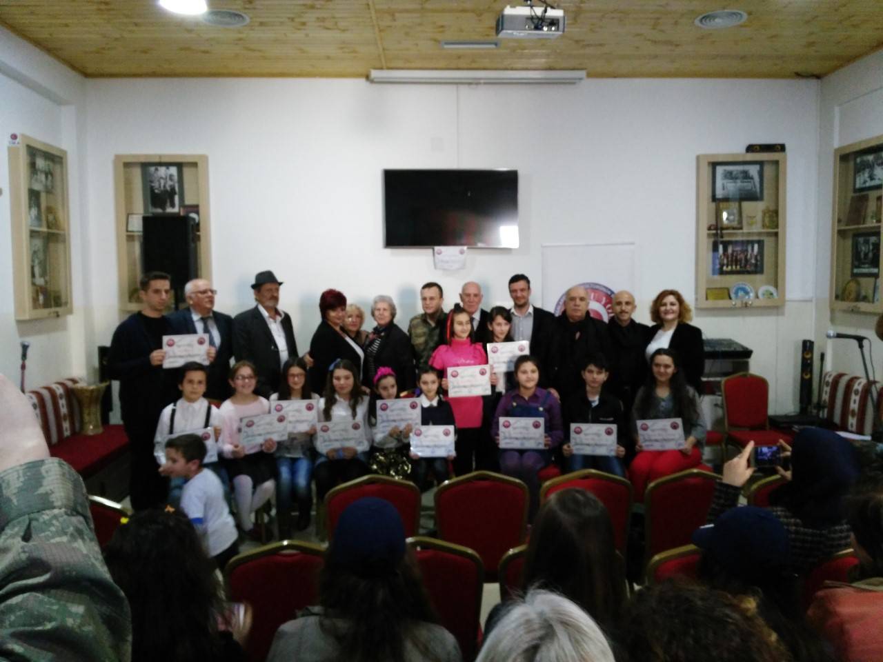 Genç Tiyatrocular Sertifikalarını Alkışlarla Aldı