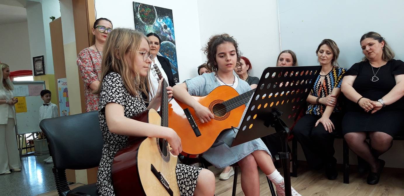 Erdoğan’ın Baş Danışmanı Yalçın Topçu “Elena Gjika” İlk Okulunu Ziyaret Etti