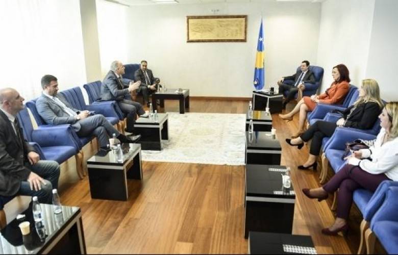 Kurti, 6+ Parlamento Grubu ile Görüşmesinde Verginin Kademeli Kaldırılacağını Bildirdi
