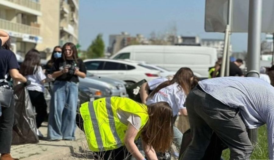 “Benim Gücüm, Benim Gezegenim”: Kosova’da Toprak Ana Günü Temizlik Etkinliği
