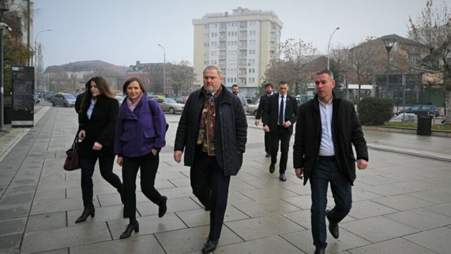 AP: Kosova, Rusya ve Çin’den Gelen Tehditlere Karşı Daha Sert Tavır Almalı