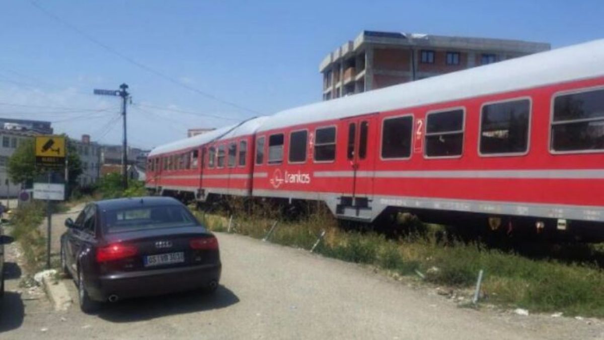 İpek’te Trenin Çarptığı Kadın Hayatını Kaybetti